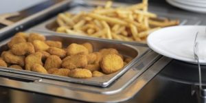 Pellejo, grasa y soya, nuggets tienen de todo, menos pollo: Profeco