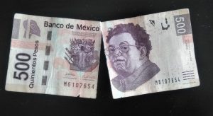 Billetes pegados con cinta transparente no pierden su valor: Banxico