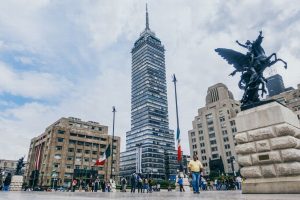 Torre Latinoamericana cumple 65 años; rascacielos simbólico de la CDMX