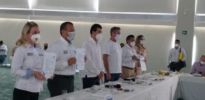 Firman los candidatos Jesús Pool, Issac Janix y Eric Estrella compromisos con empresarios de Cancún