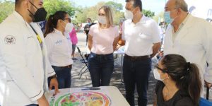 Alejandro Ruz supervisa la aplicación de vacunas antirrábicas