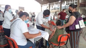 Con fluidez y atención se han aplicado mas de 30 mil vacunas a los adultos mayores en Cancún
