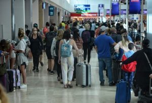 Fuerte actividad en el aeropuerto de Cancún operaciones por arriba de 400 vuelos