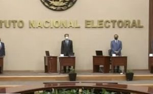 INE guarda minuto de silencio por candidatos asesinados
