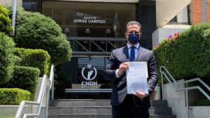 Adrián de la Garza presenta queja contra AMLO en la CNDH