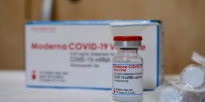 OMS aprueba uso de emergencia de la vacuna contra COVID-19 de Moderna