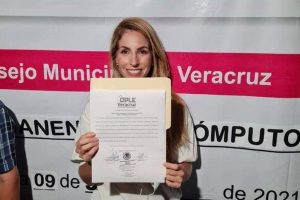Paty Lobeira es alcaldesa electa de Veracruz, recibe constancia de mayoría