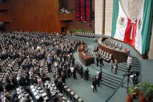 Anuncia AMLO tres reformas constitucionales; buscará desaparecer a los legisladores plurinominales