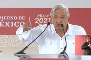 Vamos a dar manicure a quien le crezca las uñas, advierte AMLO a alcaldes entrantes desde Veracruz