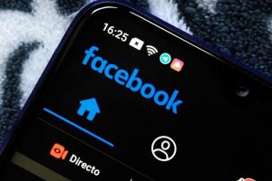 Facebook desactivó el modo oscuro en dispositivos móviles