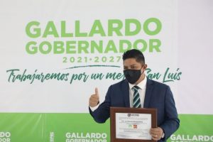 Ricardo Gallardo recibe constancia como gobernador electo de San Luis Potosí