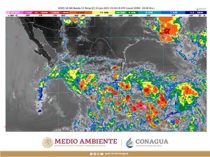 Prevalecen las condiciones meteorológicas para lluvias torrenciales en Oaxaca y Veracruz