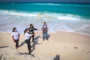 Mara supervisa trabajos en playa Delfines afectada por erosión
