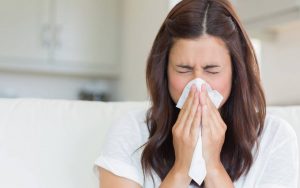 Descubre por qué se dice “salud” después de que alguien estornuda