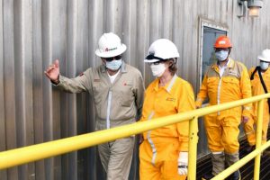Director de Pemex recorre instalaciones petroleras en la Sonda de Campeche