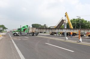 Cierre vial en la autopista Cardel-Veracruz; tome precauciones