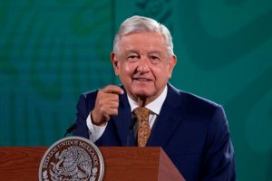 López Obrador reitera compromiso de descentralizar al gobierno de México