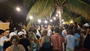 Clausuran fiesta con más de 300 personas que se realizaba en una casa de Chicxulub Puerto del municipio de Progreso,  Yucatán