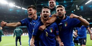 Italia es el primer finalista de la Eurocopa, con drama incluido