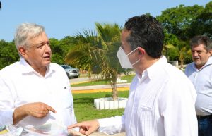 El gobernador Carlos Joaquín acompañó al presidente López Obrador en supervisión de obras del Tren Maya