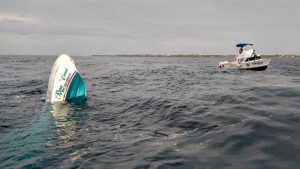 Embarcación «Rosa Coral», se hunde en Isla Mujeres, continúan desaparecidos dos tripulantes