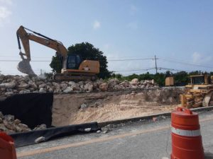 Se incrementan las filas en el tramo de reparación en la carretera Cancún-Playa del Carmen