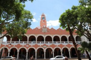 Ordenan embargo del ayuntamiento de Mérida por adeudo de más de 588 MDP al banco Santander