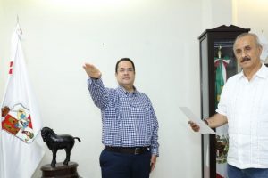 Gobernador de Tabasco toma protesta a Carlos Iñiguez Rosique como nuevo secretario de Administración