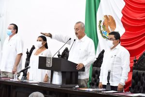 Rinde protesta Carlos Merino como gobernador interino de Tabasco