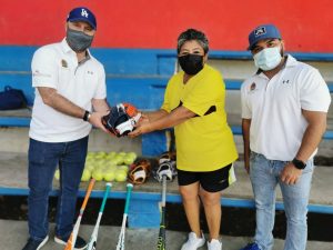 Brinda la COJUDEQ apoyo para la práctica del béisbol y softbol en la zona Maya