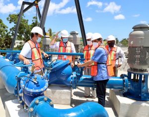 Carlos Joaquin garantiza abastecimiento de agua para las familias de Cozumel