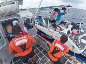 Elementos de la Marina rescatan  a seis náufragos extranjeros en Cozumel