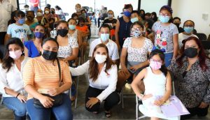 Entrega Gobierno de Benito Juárez lentes para alumnos de educación básica