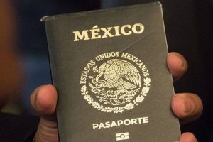 Marcelo Ebrard informa que pasaportes de menores tendrán foto de sus padres