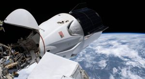 Regresa con éxito cápsula Dragon tras expedición de civiles en el espacio