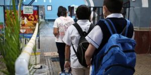 Buena afluencia de alumnos y maestros en la primera jornada a clases presenciales en Yucatán