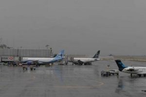 Cierran pista del Aeropuerto Internacional de la CDMX por intensas lluvias
