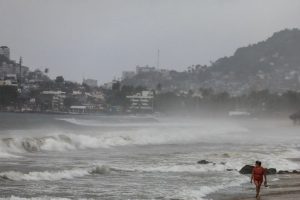 Siete estados del Pacífico cierran sus puertos por huracán ‘Pamela’
