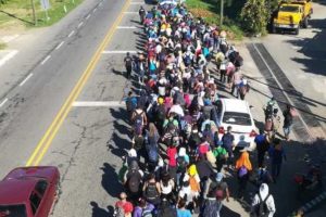 Caravana migrante retoma su trayecto hacia EE.UU. desde Álvaro Obregón, Chiapas