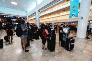 El aeropuerto internacional de Cancún, inicio la semana con 430 vuelos