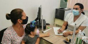 Llama IMSS en Yucatán a acudir a citas médicas de control de las y los bebés para detección oportuna de sordera