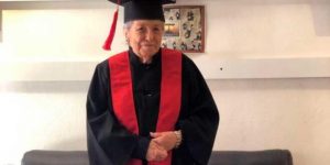 Abuelita de 93 años se gradúa en Administración de Empresas