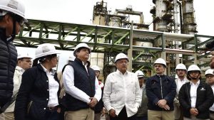 Modernización de refinerías disminuirá contaminación ambiental: AMLO