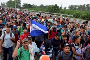 A pesar de obstáculos, caravanas migrantes avanzan por México