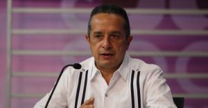 Carlos Joaquín presenta decreto que da Autonomia a la Universidad de Quintana Roo