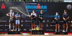 Carlos Joaquín condecoró a los primeros lugares del Ironman 2021