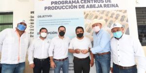 Vila entrega apoyos para mejorar la calidad de vida de los habitantes de Tizimín