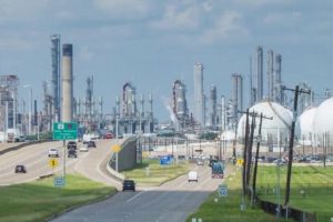 Confirman retraso en venta de refinería Deer Park a Pemex, hasta 2022