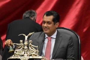 Presidente de la Cámara de diputados ya aceptó retirar denuncia contra consejeros del INE: AMLO