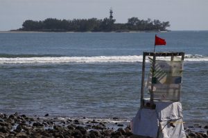 Sigue bandera roja en playas de Veracruz
